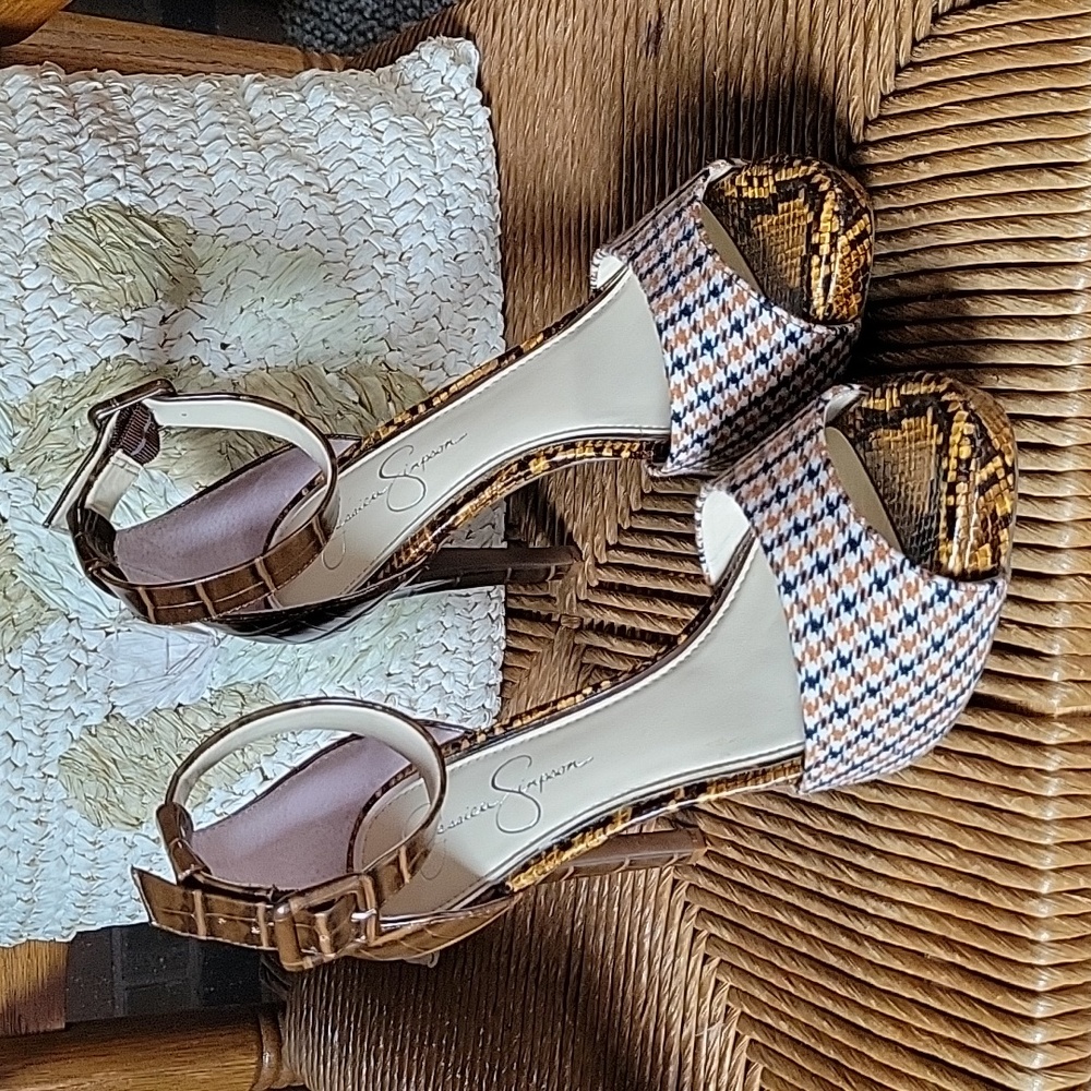 Jessica Simpson Divene platform heels, size 9.5 M